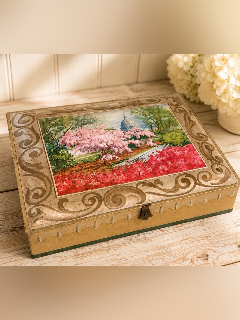 Vintage Large Sunshine Biscuits Washington DC Cherry Blossom Tin